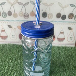 แก้วน้ำมีฝาปิดและหลอดพลาสติกโปรโมชั่นรุ่นลิมิเต็ดเอดิชัน Absolut Vodka