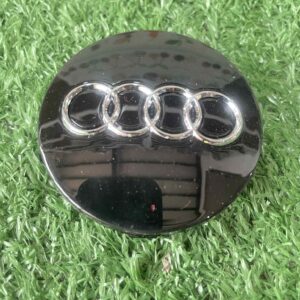 ฝาครอบดุมล้อ Audi สีดำ