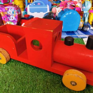 รถไฟของเล่นไม้สีแดงสไตล์วินเทจ