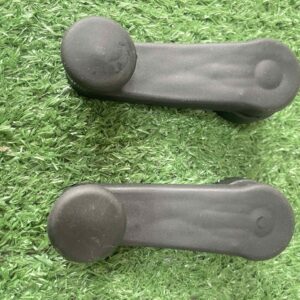 จับกระจกหน้าต่างรถยนต์แบบมือหมุน