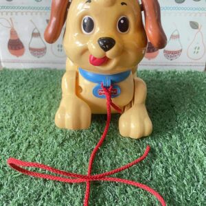 ของเล่น Fisher-Price Lil' Snoopy ซึ่งเป็นของเล่นแบบลากจูงสำหรับเด็กวัยหัดเดิน