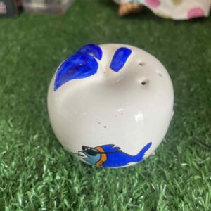 กระปุกใส่เกลือหรือพริกไทยลาย