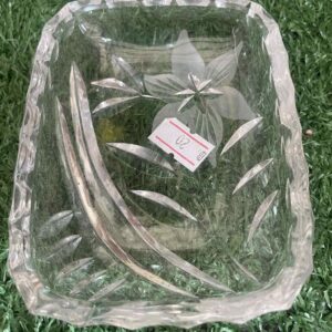 จานแก้วเจียระไนสำหรับใส่เครื่องเคียงหรือของหวาน