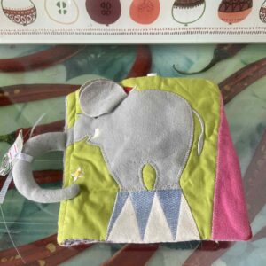 หนังสือนิทานผ้าสำหรับเด็กเล็ก