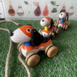 ของเล่นสุนัขลากจูง (Pull-Along Puppy)