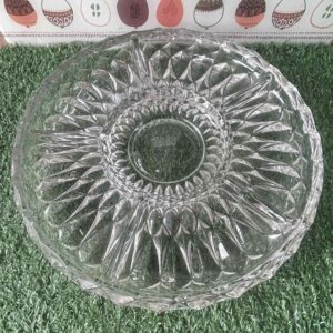 ถาดแก้วเจียระไนสำหรับใส่อาหารเรียกน้ำย่อยหรือของหวาน