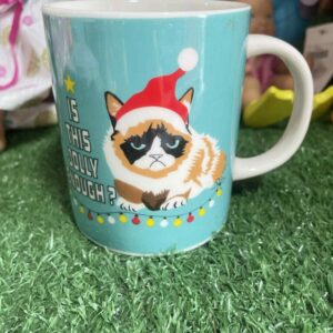 แก้วมัคลาย Grumpy Cat สวมหมวกซานต้าพร้อมข้อความ “IS THIS JOLLY ENOUGH?