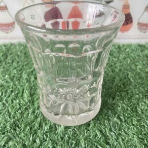 แก้วน้ำหรือแก้วช็อตแก้วกดลายโบราณ