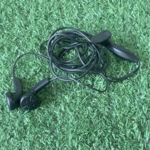 หูฟังแบบมีสายสีดำ