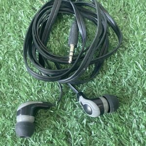 หูฟังแบบมีสายชนิดใส่ในหู (in-ear headphones)