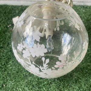 โคมไฟตั้งโต๊ะ IKEA Knubbig ลายดอกซากุระสีขาว