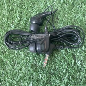 หูฟังแบบมีสายสีดำ