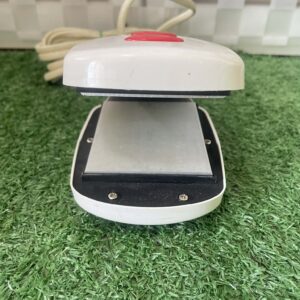 เครื่องรีดร้อนขนาดเล็กยี่ห้อ Amstar เป็นอุปกรณ์แบบพกพาที่ใช้สำหรับงาน DIY เช่น การรีดลายลงบนผ้า