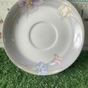 รองใบนี้เป็นส่วนหนึ่งของชุด Mikasa Charisma