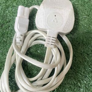 สายไฟพร้อมปลั๊กไฟแบบสหราชอาณาจักร (UK plug) ที่มีฟิวส์ในตัวและปลายสายอีกด้านเป็นขั้วต่อแบบ IEC C13