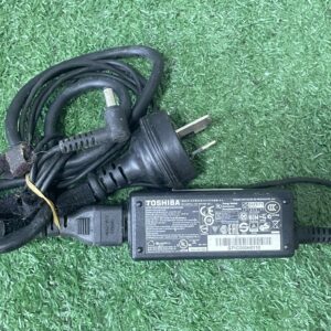 อะแดปเตอร์แปลงไฟ AC ของ Toshiba