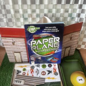 ชุดอุปกรณ์สำหรับฝึกทำและร่อนเครื่องบินกระดาษ