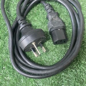 สายไฟ AC นี้เป็นสายไฟต่อเครื่องคอมพิวเตอร์หรืออุปกรณ์ไฟฟ้าที่ใช้ปลั๊กแบบ IEC-C13