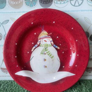 จานสะสม "Snowmates" ที่ออกแบบโดย Debbie Taylor-Kerman จาก Sakura