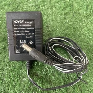 สายชาร์จสำหรับก้อนแบตเตอรี่ลิเธียมไอออนนี้คือรุ่น Hoyoa BHY35042500SAA