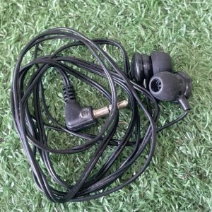 หูฟังอินเอียร์แบบมีสายสีดำ