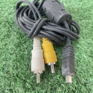 สายเคเบิลในภาพคือสาย AV แบบ RCA สำหรับส่งสัญญาณภาพและเสียง