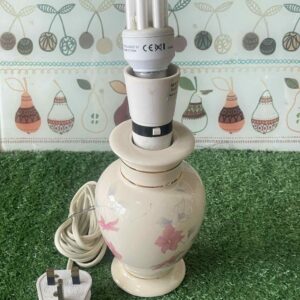 โคมไฟตั้งโต๊ะเซรามิกวินเทจพร้อมปลั๊กไฟแบบสหราชอาณาจักร