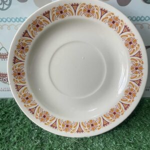 จานรองถ้วยลายดอกไม้สีส้มและแดง