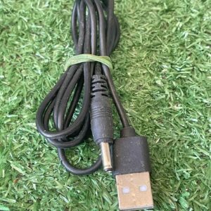 สายเคเบิลนี้เป็นสายแปลง USB 2.0 Type A ตัวผู้ เป็นปลั๊ก DC barrel ขนาด 3.5 มม.