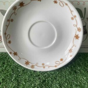 จานรองถ้วยพอร์ซเลน Ak Kaiser Legato ที่มีลวดลายดาวและเกล็ดหิมะสีทอง