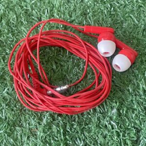 หูฟังแบบมีสายสีแดง