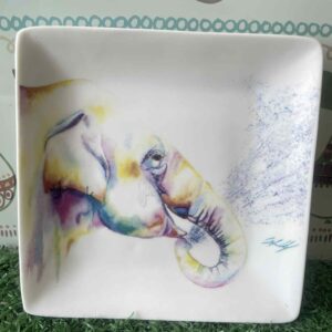 จานสี่เหลี่ยมสีขาวลายช้างสีน้ำ